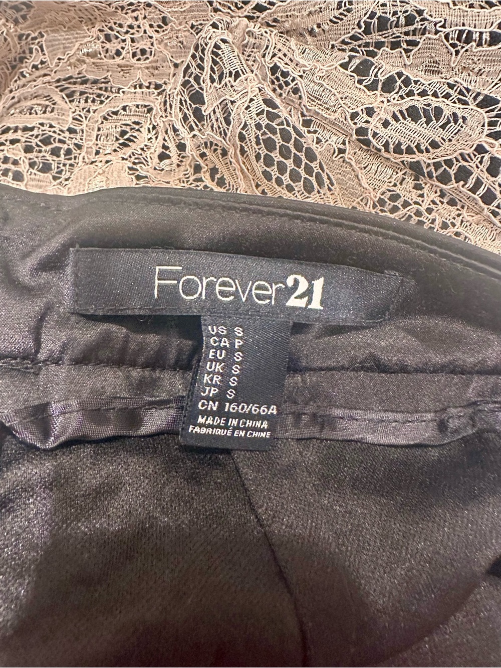 Forever 21 - Lace Pencil Skirt - Perfect Condition! - Picture 5 of 6